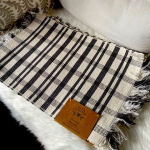 NWT A Set of Eight Placemats.